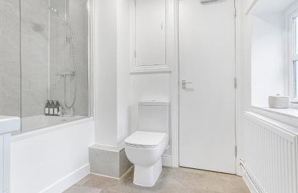 Newly renovated 2-bed house in Lechlade with parking - Foto 19