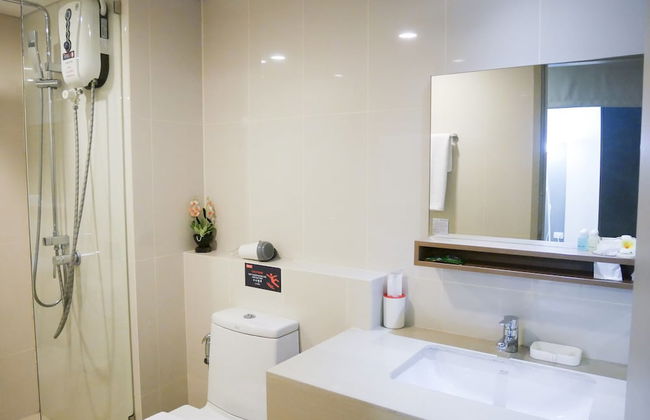 Locals Sathorn Siamese Nang Linchee - Foto 13