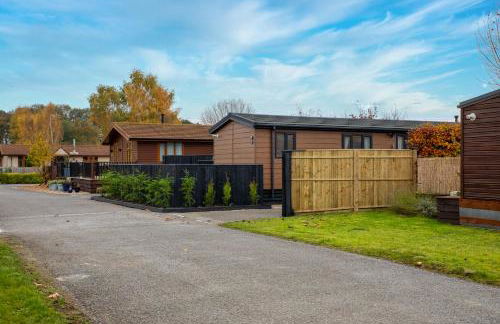 York Family Luxury Cabin with hot tub - Photo 48