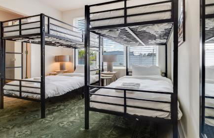 Sleeps 28 2 Units Near DT Nashville Outrider by AvantStay - Foto 19