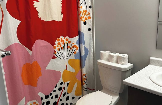 Cozy Whitby Retreat - 2 Bedroom Private House - Foto 14