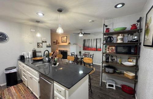 Gated Lakefront Retreat - Foto 9