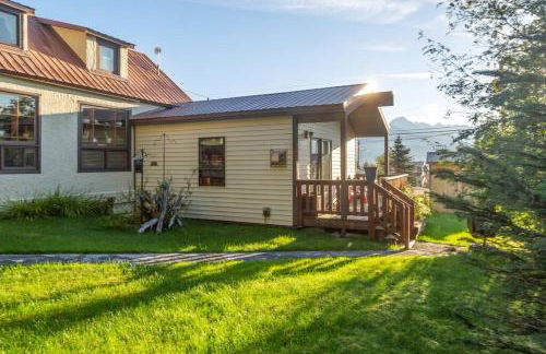 Studio-Alaska's Point of View-Private-intown - Photo 16