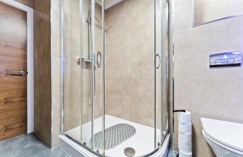 Bloom Court -Sleeps 6-Free Parking with Workspace & High-Speed WiFi - Foto 34