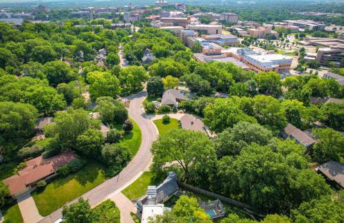 The Architect's Modern Castle - Photo 66