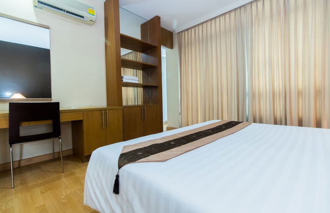 Silom convent garden - Photo 29