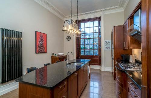 Georgian Elegance with Patio Garden West End - Pass the Keys - Foto 13