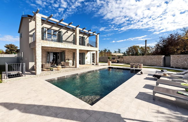 Villa Renata With Sauna Private Pool Jacuzzi - Photo 32