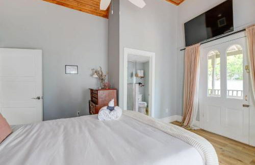 Urban Loft - City Center Walk to Everything - Photo 13