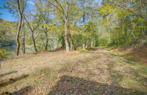 French Broad River Access Whimsical Gem with Deck - Foto 36