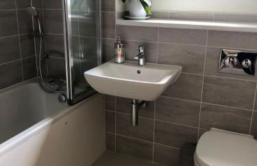 Bright, modern & close to historic town - Photo 22