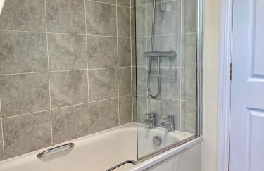 Windows over Stroud - 2BR Penthouse in Historic Building - Foto 19