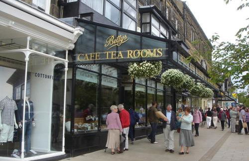 Canalside walks Riddlesden Local to Skipton Ilkley Haworth & Keighley Worth Valley Railway - Foto 50