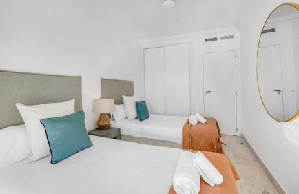 VACATION MARBELLA I Puerto Banus Sea Front, Best View, 24-7 Security, Pool - Photo 33