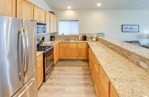 Steps to Shore Home with Hot Tub in Gold Beach - Foto 10