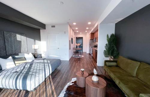Modern Cosmopolitan APT Mid Hollywood with Free Parking 10mins to Universal Studios - Photo 29