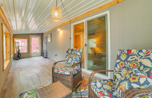 Oscoda Cabin with Charcoal Grill Walk to Lake Huron - Foto 21