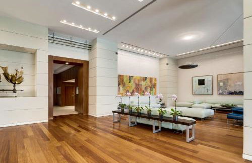 City View Balcony steps from Restaurants, Peacock Park & Marina - Foto 12