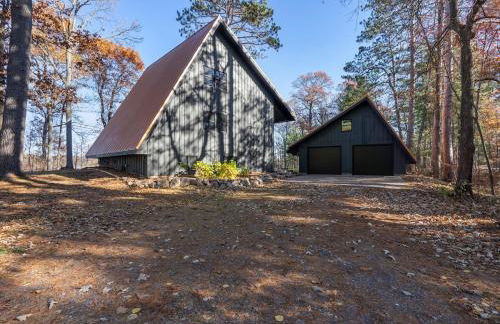 The Log Haus, a newly renovated lakefront cabin close to the trails - Foto 42
