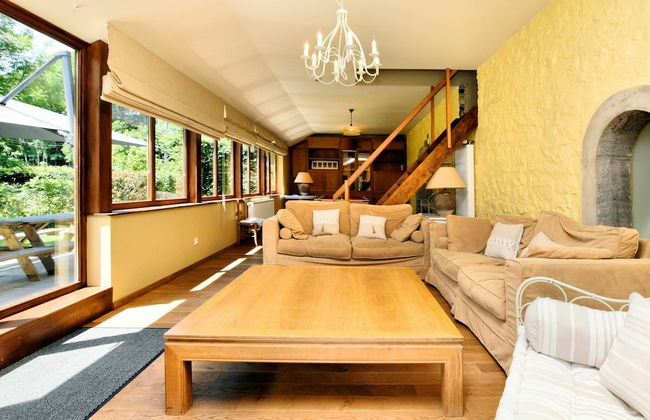 Magnificent Holiday Home in Baronville With Heated Pool & Billiards - Photo 19