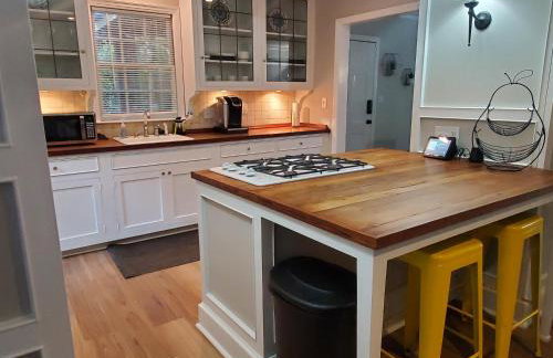 Cheerful 2 BR Near Colleges, Downtown, Attractions - Foto 8