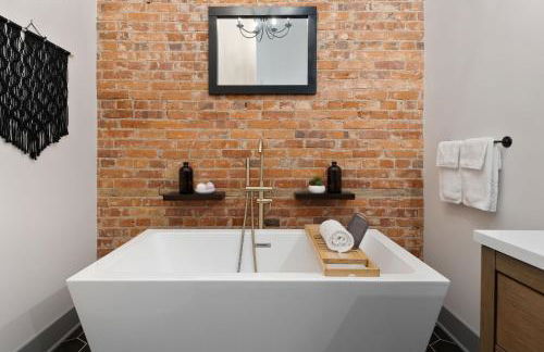 Private Boutique Getaway - Fireplace & Soaking Tub - Downtown Loft - by Cross-Key Vacation Rentals - Photo 13