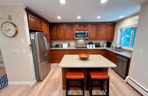 R8 Luxury Bretton Woods Ski-In Ski-out townhome next to beginner ski area w fast wifi and keyless entry - Foto 22