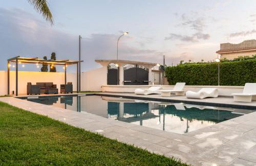 Deep Blue Sea - Photo 51