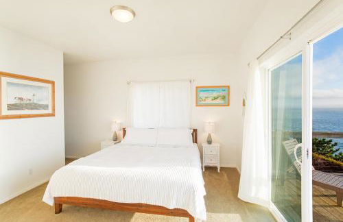 Exquisite Oceanview! by OceanviewHotTubs Oceanfront! Shelter Cove, CA Tesla EV station - Foto 4