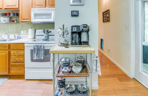 Cabin with Deck and Screened-In Porch in New Market! - Foto 13