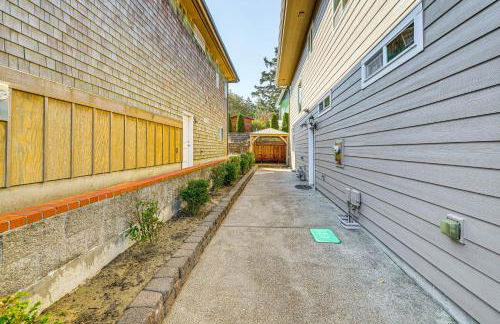 Coastal Oregon Home Walk to Dock! - Photo 29