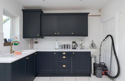 Charming & Spacious 2 BR Home - Photo 15