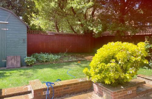 Comfy Chippenham Double Ensuite Home with Large Garden with Parking x 4 - Foto 50