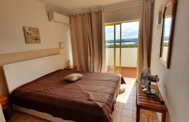 T1- Praia da Rocha com piscina -segunda linha - Foto 1