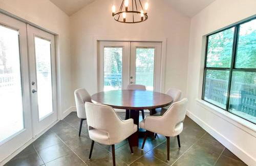 Fayetteville Retreat - Centrally located - Next to Washington Regional Hospital - Photo 23