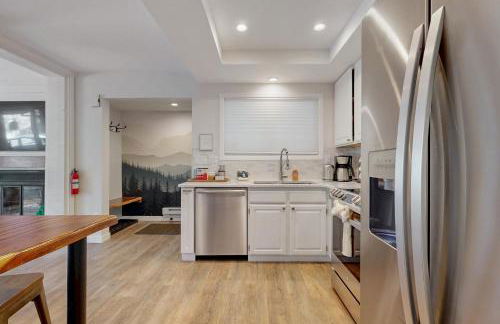 Modern Alpine Getaway - Photo 10