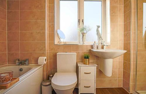 4 bed house in Milton Keynes - freeparking - wifi - Foto 19