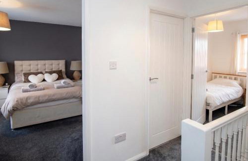 3 Bedroom House - Parking - Wifi - Fully Refurbished Throughout - New Kitchen & Bathroom - Foto 20