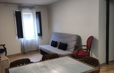 APT 1 Acollidor al Centre Històric de Vic APTGARBI - Photo 1