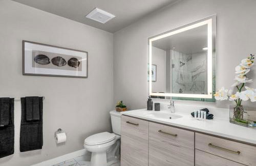 Luxury by the Beach with Pool, Gym, Game Room - Photo 42