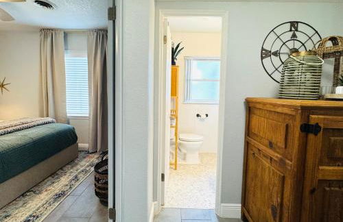 3BR Oasis DT ORL, Full Kitchen & Fenced Yard! - Foto 10