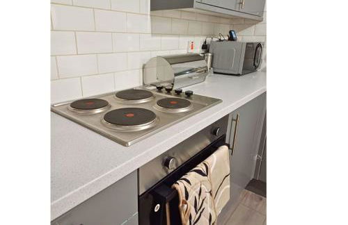 Cosy 4 Bedroom House in Seven Sisters Neath Port Talbot - Photo 7