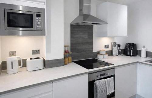 Stylish 2-Bed Apartment by Manchester City Cente - Photo 13
