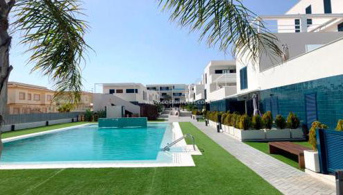 Palmview Poolside Heaven in Turquesa del Mar - Foto 1, Garden, Garden view