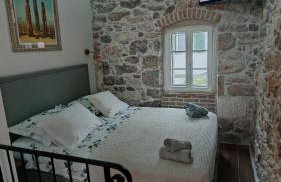 Sundial Stone House - Photo 13