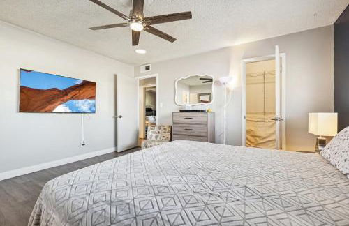 Vacation House! 6BR, FREE Heated Pool, Arcade & Hot Tub - Photo 41