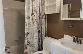 Charming 5 Bed with Spacious Yard with HotTub - Foto 26