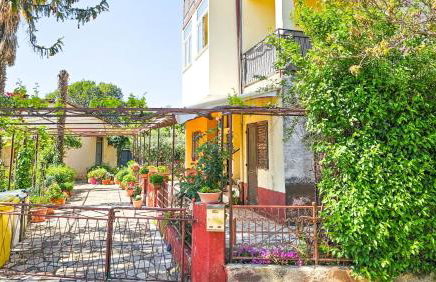 Stelia F. - Photo 20