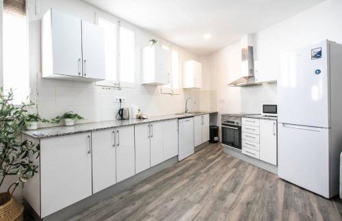 31ARA1092- Newly Refurbished 2BR Flat in the Gothi - Photo 8