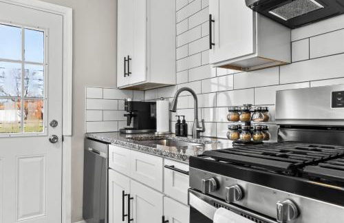 4 Bedroom Bungalow in the - Heart of Metro Detroit - Foto 27